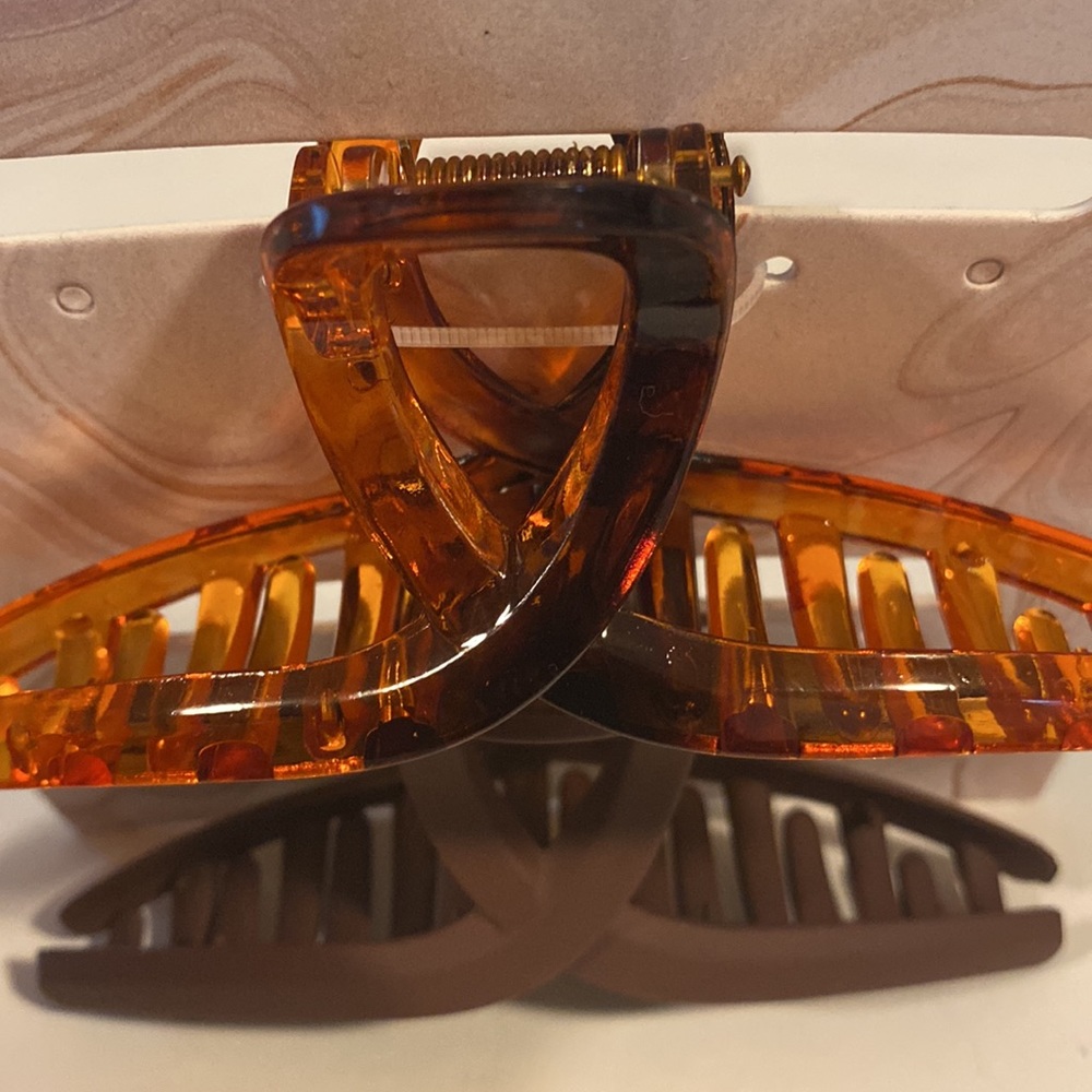 2/$20 C & C California Hair Clip Set - Picture 3 of 4